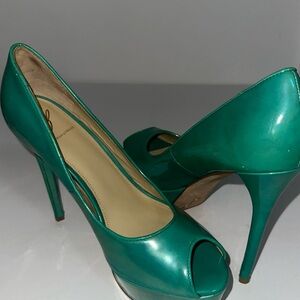Iconic Y2K Turquoise teal Aqua Green Shiny Paten leather B Brian Atwood Pumps